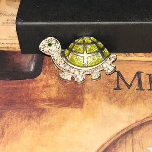 Bling turtle 🐢 brooch